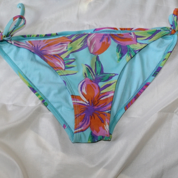 Tropical print Bikini Set - Picture 7 of 10